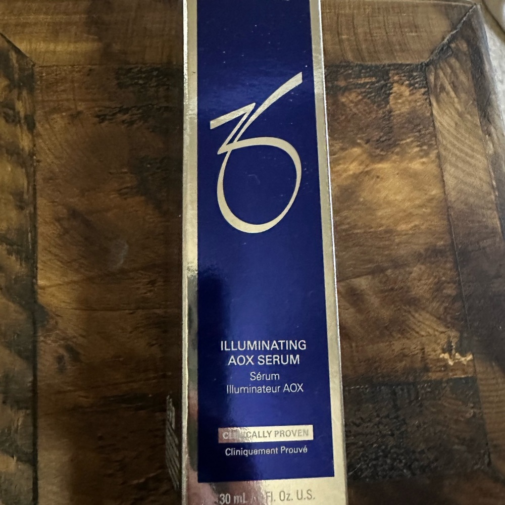 Illuminating AOX Serum - Navy